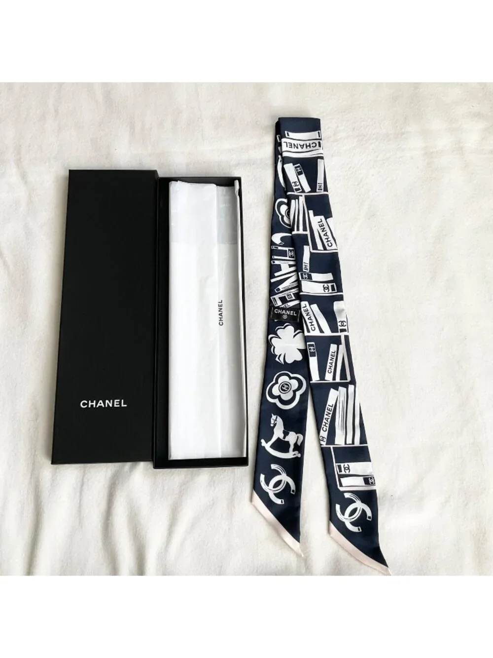 NWOT w/box CHANEL blue white silk scarf slim headband books logo Trojan